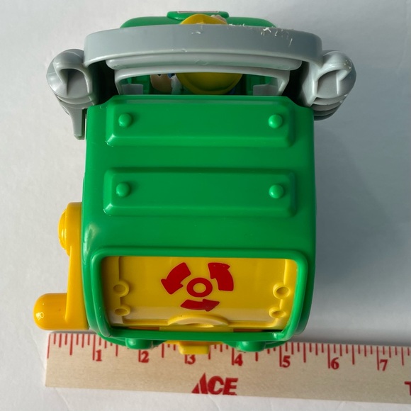 Y2K Fisher Price Mattel LITTLE PEOPLE
Recycle Trash Garbage Truck with sounds - Picture 13 of 16